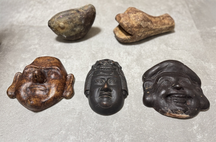 Papier-mâché molds inherited from ancestors