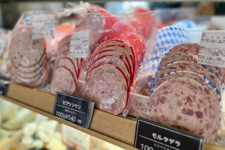 They also sell homemade sliced ham that can be eaten as is, such as "Beer Ham" which contains diced ham.