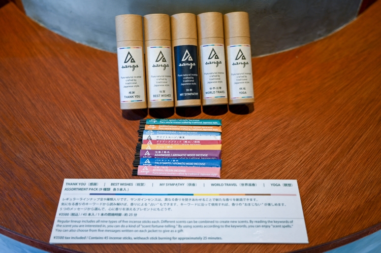 An "assorted pack" containing 5 bottles each of 9 different scents.