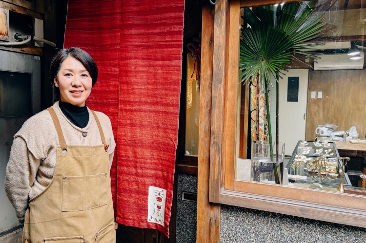 Ms. Kimura, owner of "Karin"