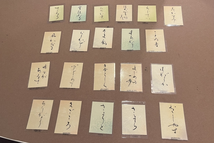 Choose the characters to be finalized from a variety of subjects.