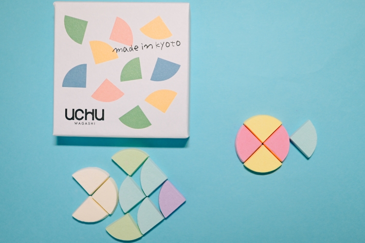 "Drawing" - a type of Japanese confectionery that allows you to design by combining pieces, like drawing a picture.