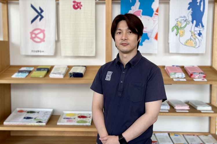 Mr. Toyoda, the manager of the "Nishi-Asakusa store," kindly cooperated with the interview.