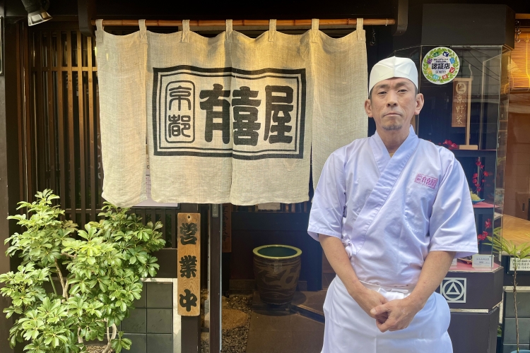Mr. Ito, a soba chef who is the manager of the "Pontocho Main Store"