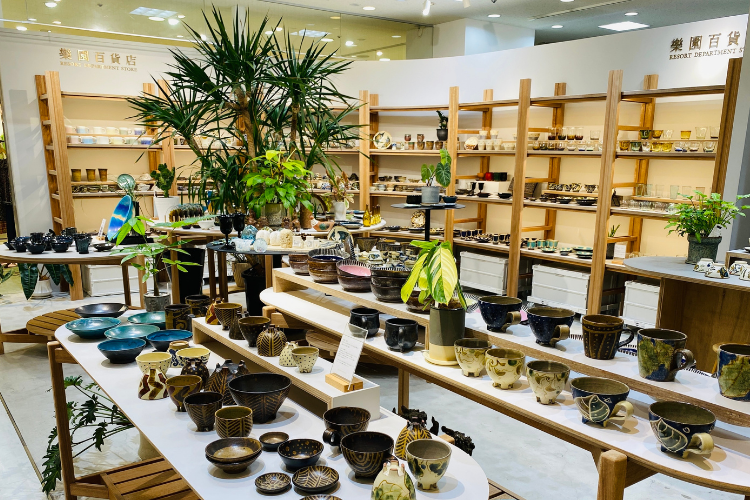 "Yachimun Garden" features Yachimun (pottery and ceramics) by artists active in Okinawa.