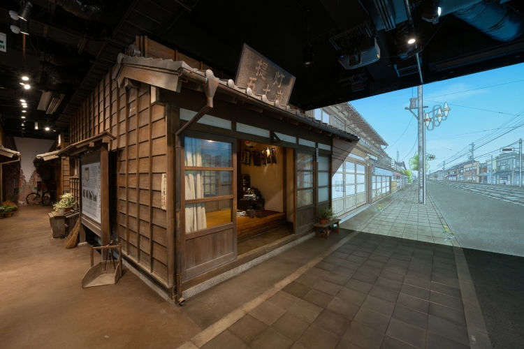 A life-size replica of the "Igarashi Lantern Shop" (Image courtesy of Shitamachi Museum)