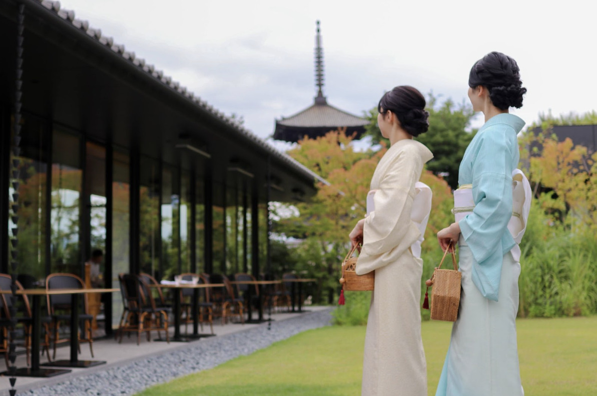 Experience wearing a kimono that can only be enjoyed in Kyoto at "Kyoto Kimono Rental Warin"