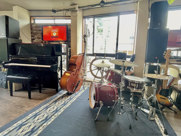 An intimate jazz experience at "Yakomachi Coffee Sasebonooto"